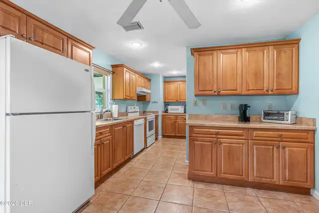 Listing Photo 12
