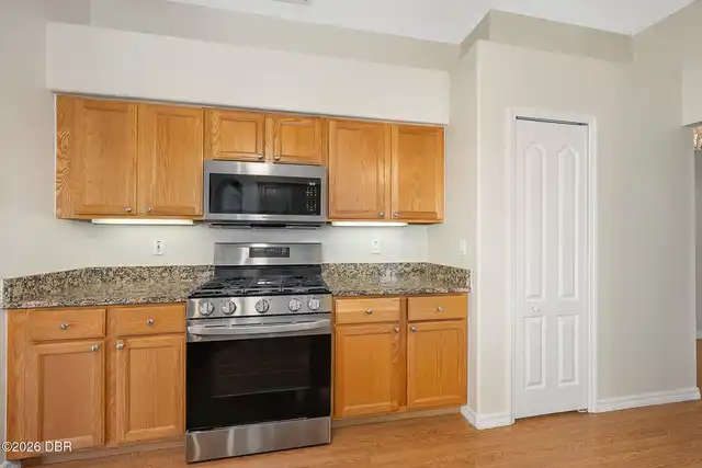 Listing Photo 12