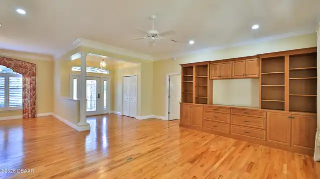 Listing Photo 12