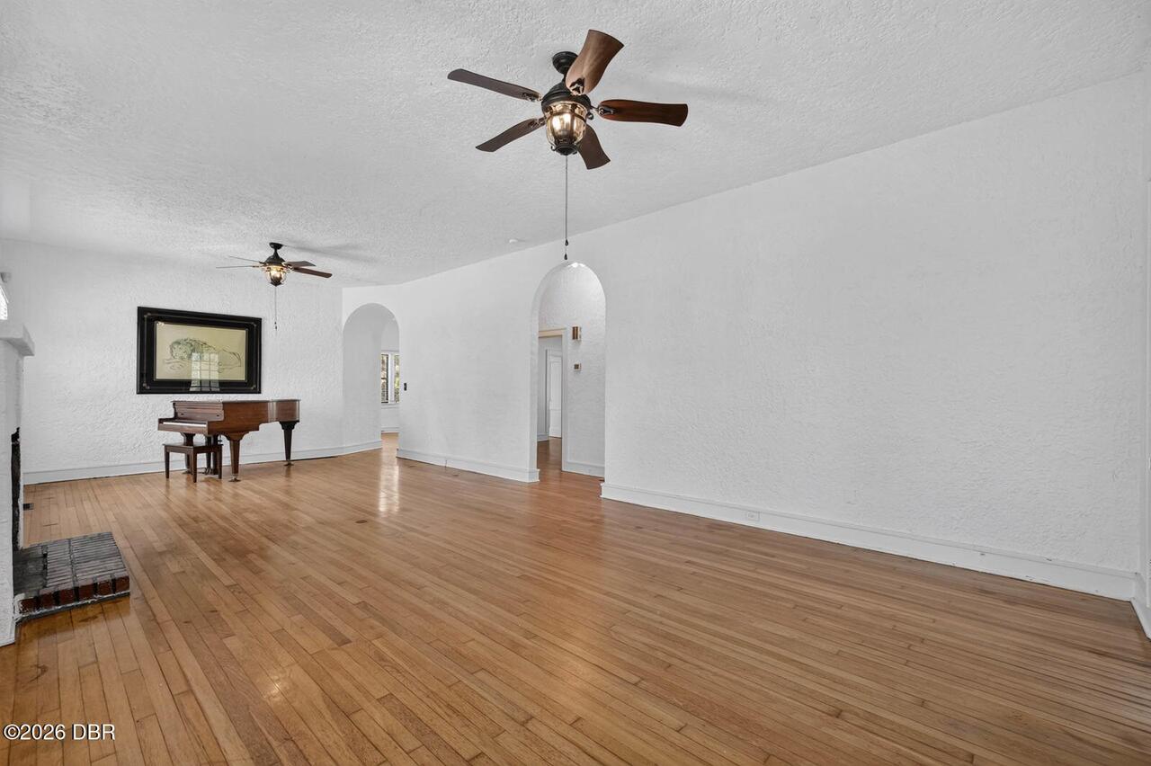 Listing Photo 11