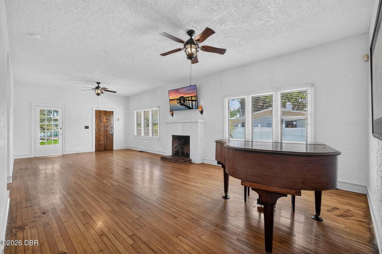 Listing Photo 12