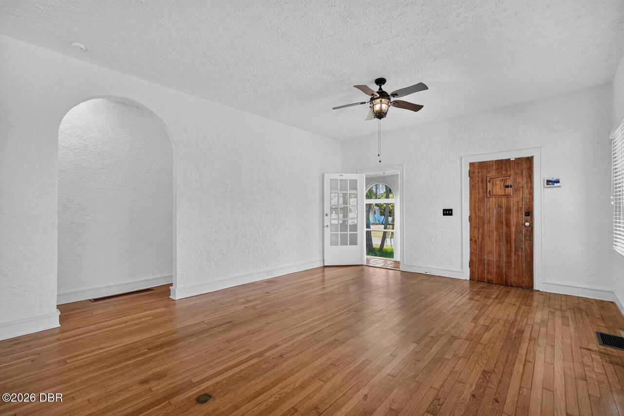 Listing Photo 14