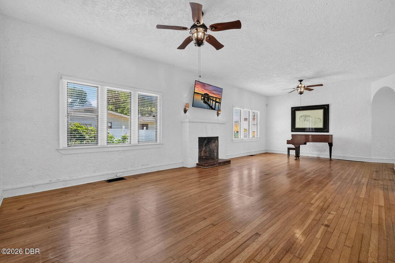 Listing Photo 17