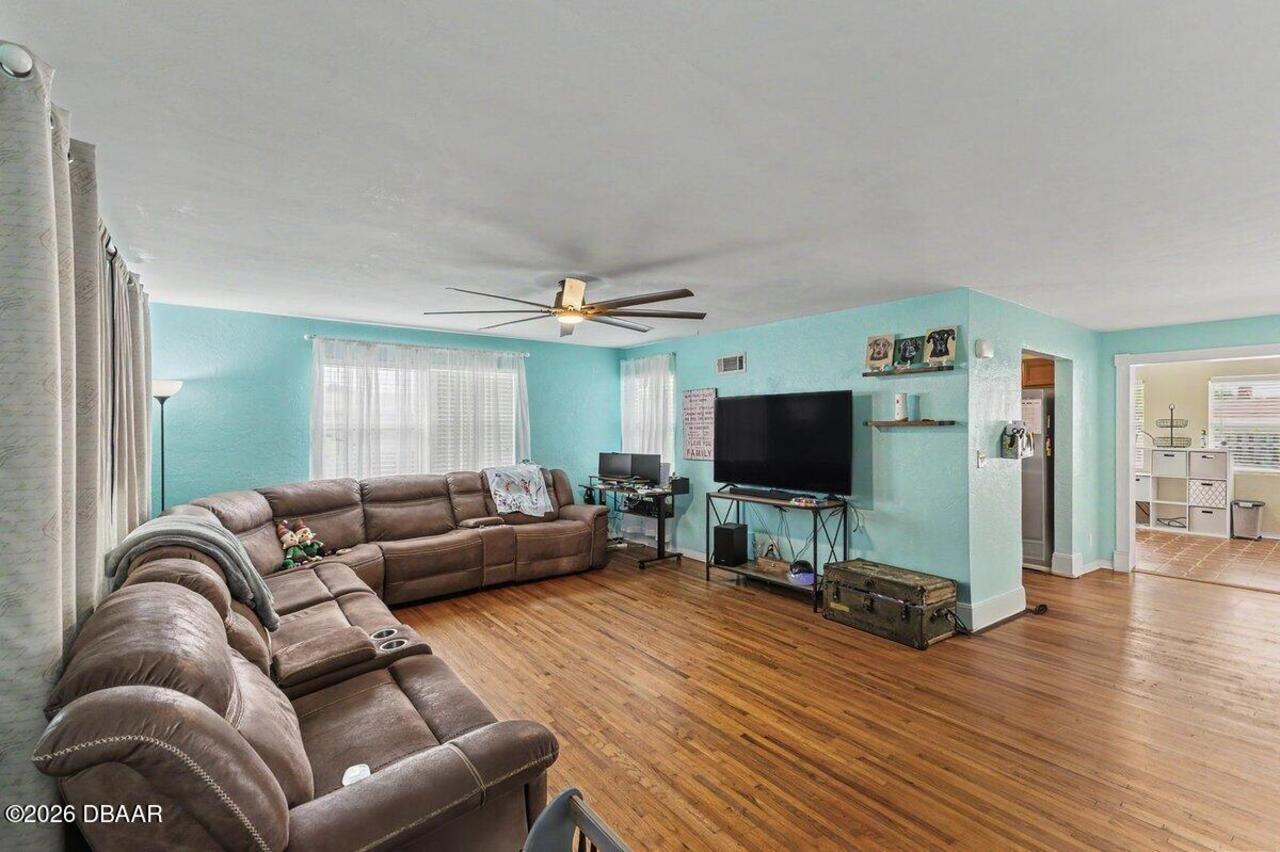 Listing Photo 8