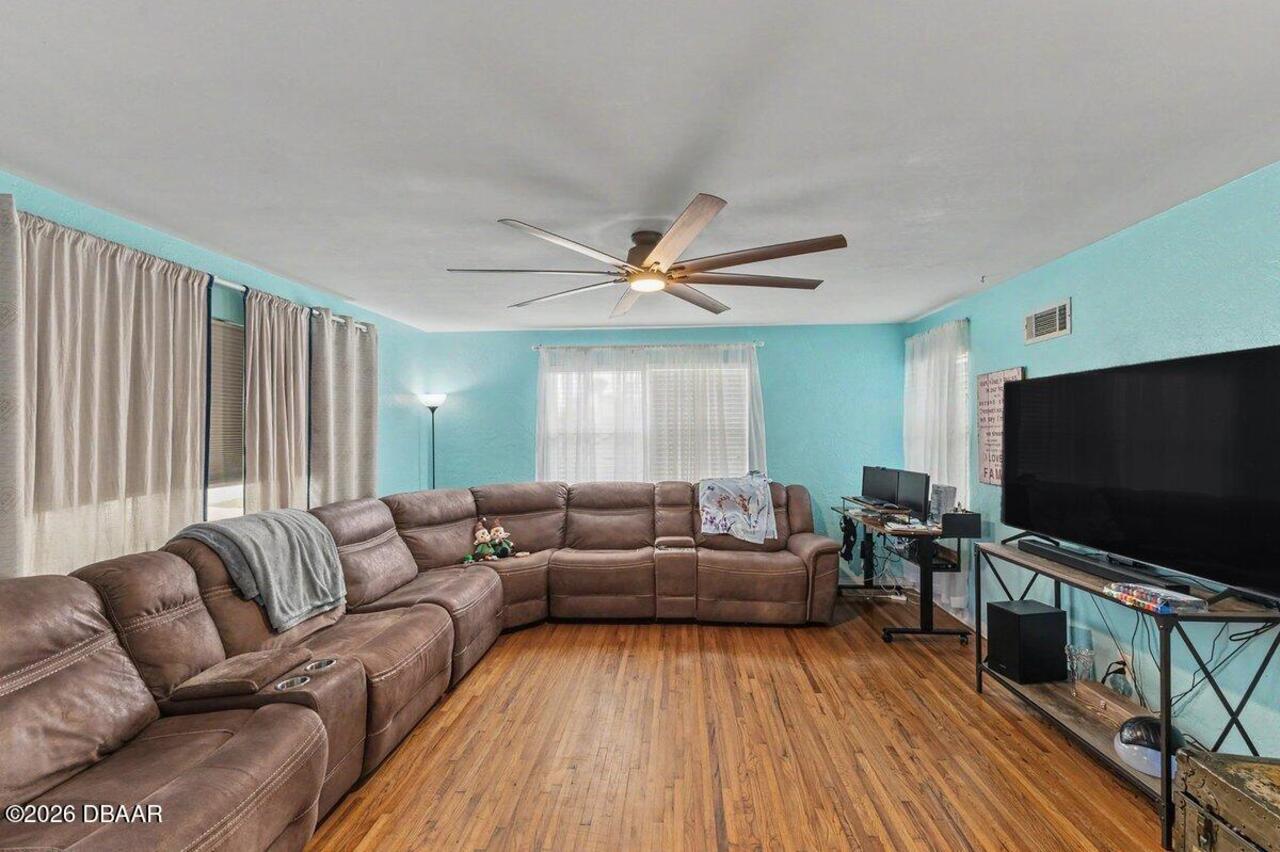Listing Photo 9