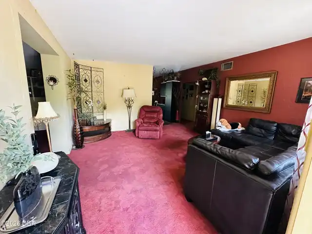 Listing Photo 12