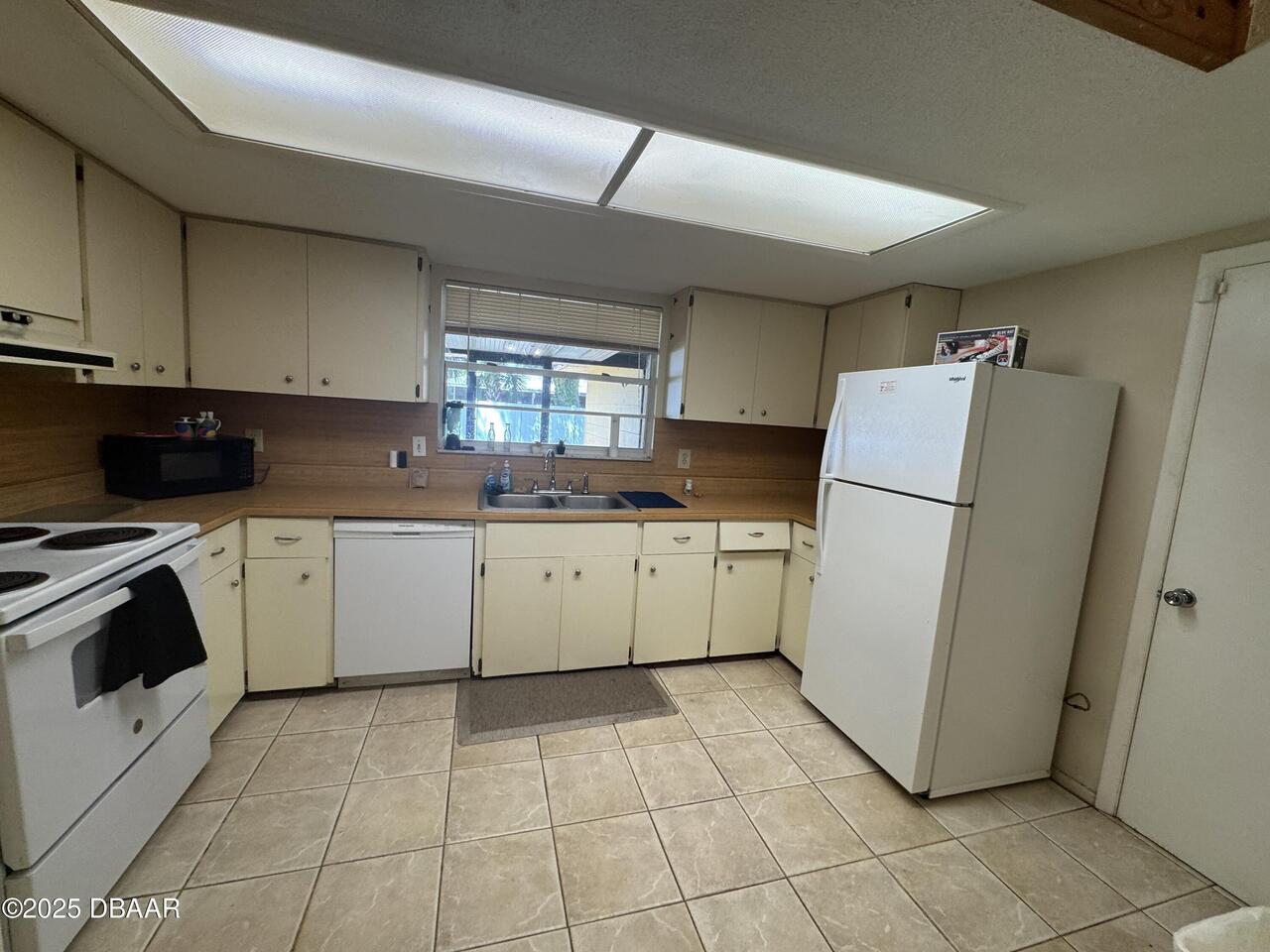 Listing Photo 10