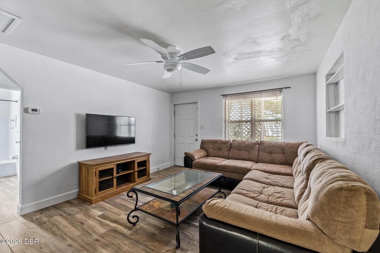 Listing Photo 8