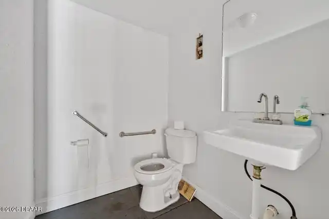 Listing Photo 12
