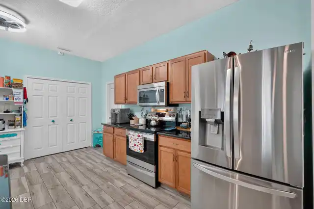 Listing Photo 11