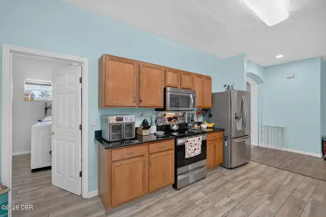 Listing Photo 12