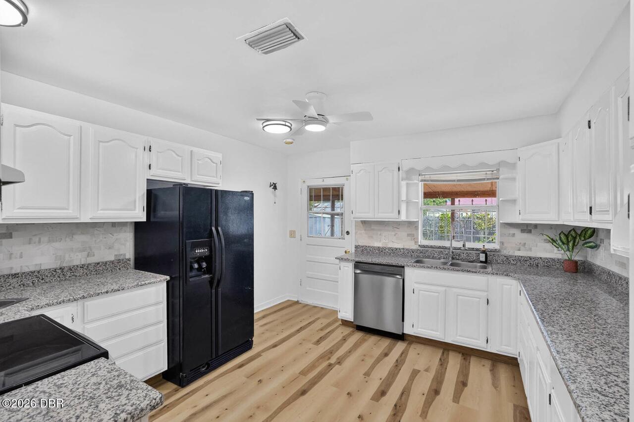 Listing Photo 11