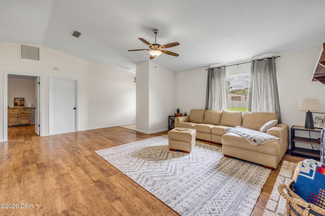 Listing Photo 8