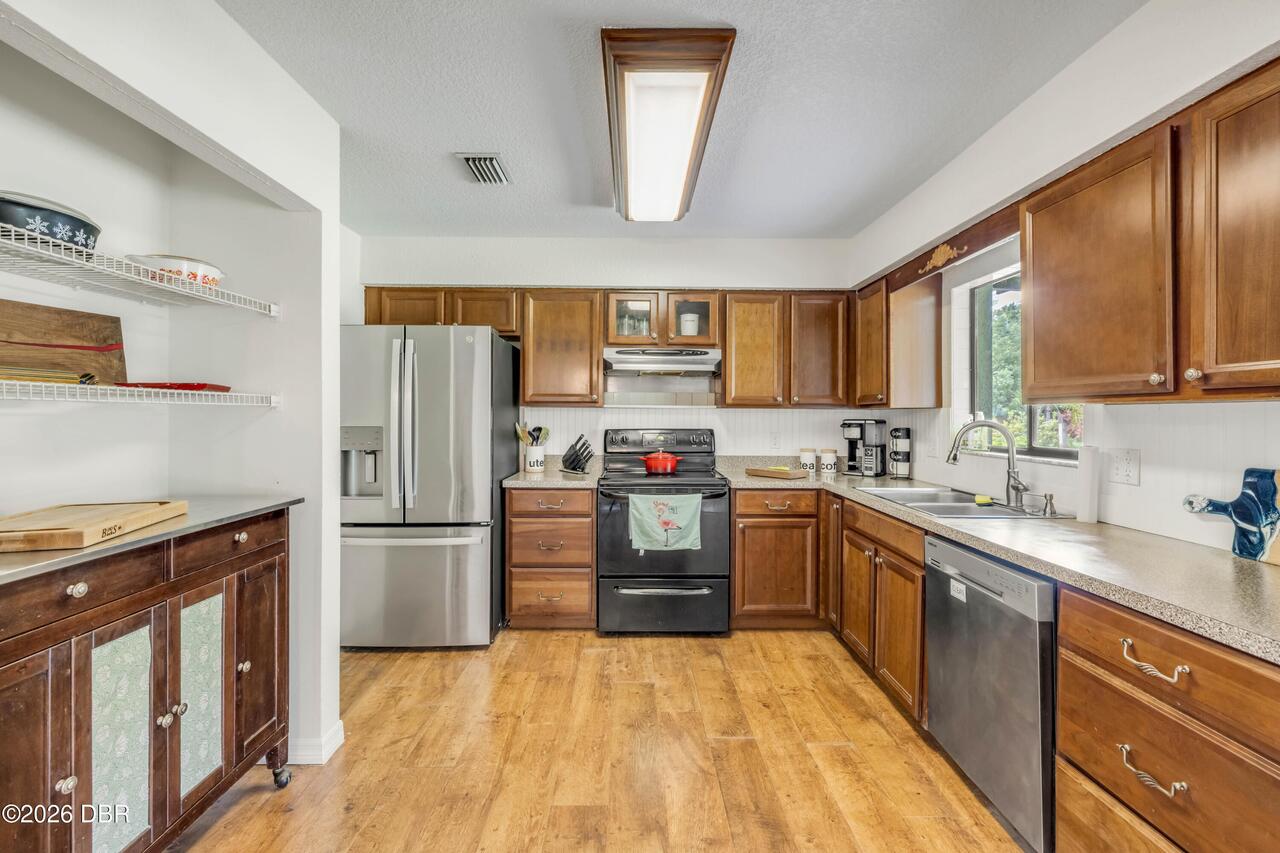 Listing Photo 12
