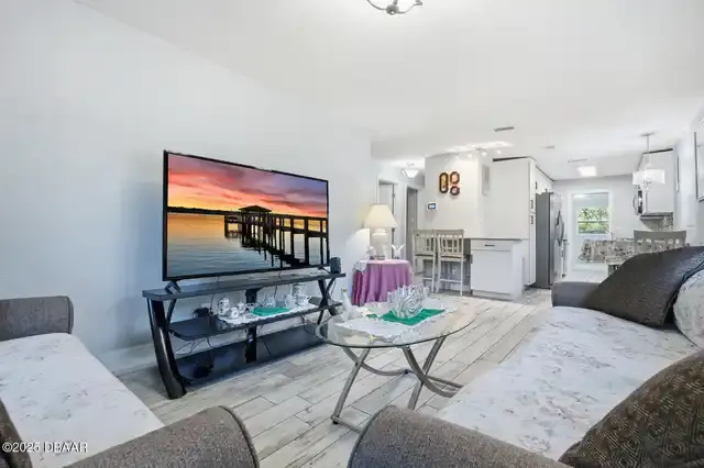 Listing Photo 11