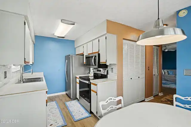 Listing Photo 11