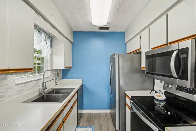 Listing Photo 12