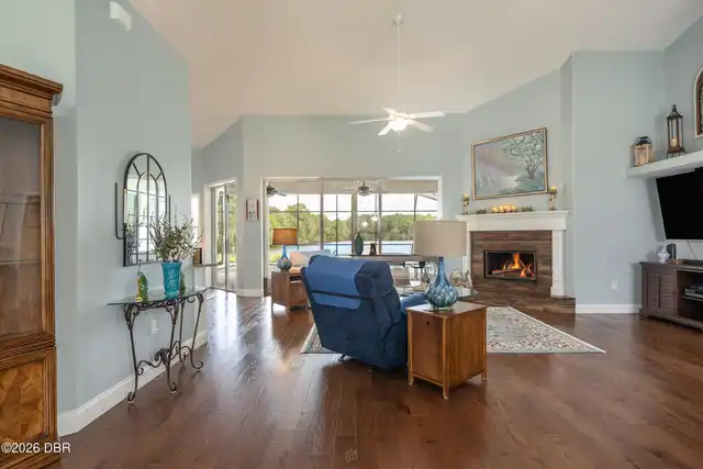 Listing Photo 11