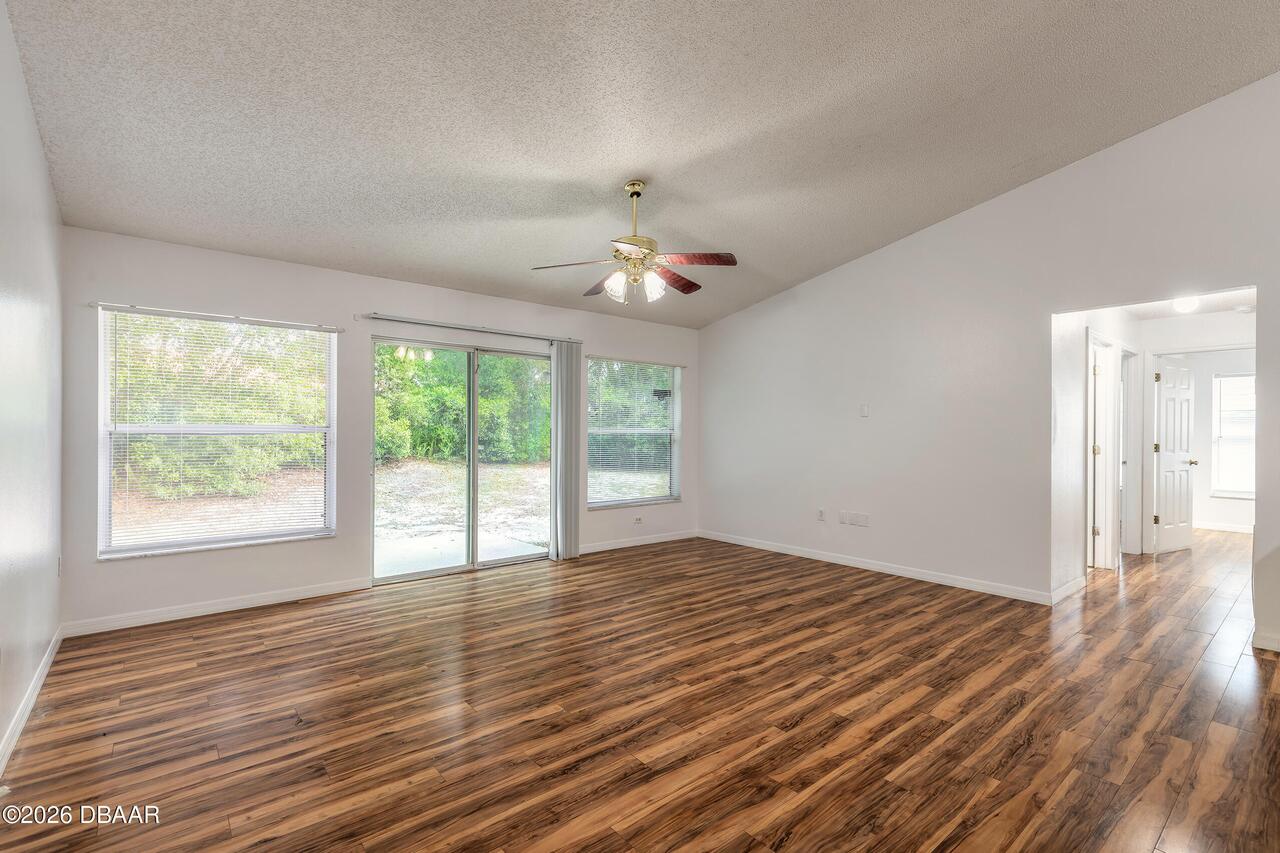 Listing Photo 12