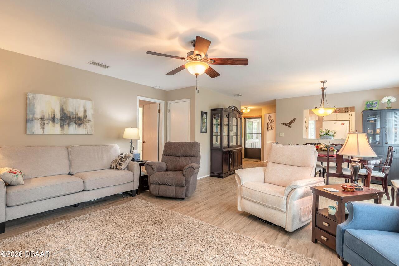 Listing Photo 11