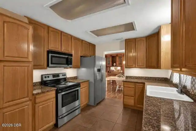 Listing Photo 8