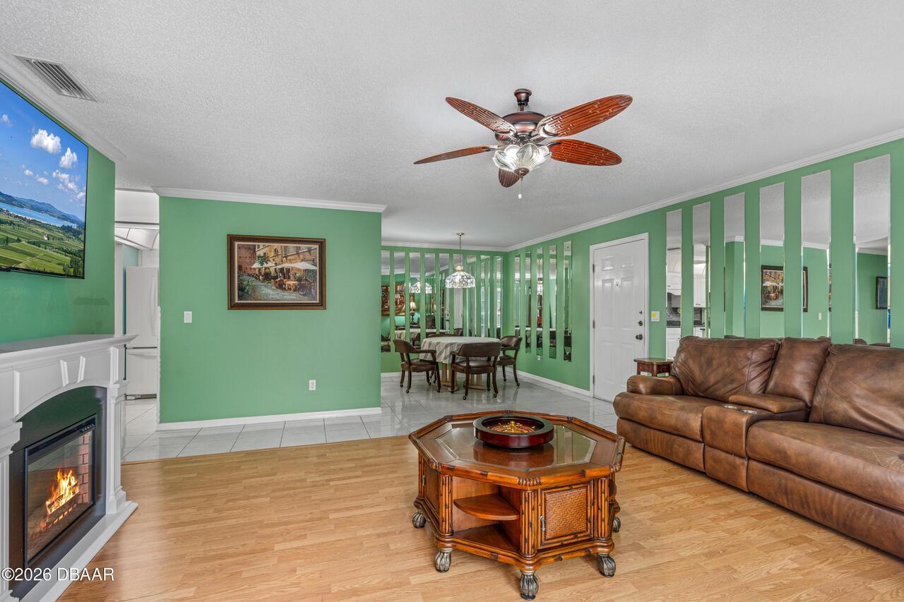 Listing Photo 12