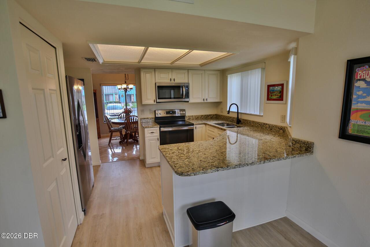 Listing Photo 11