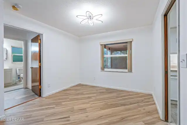 Listing Photo 12
