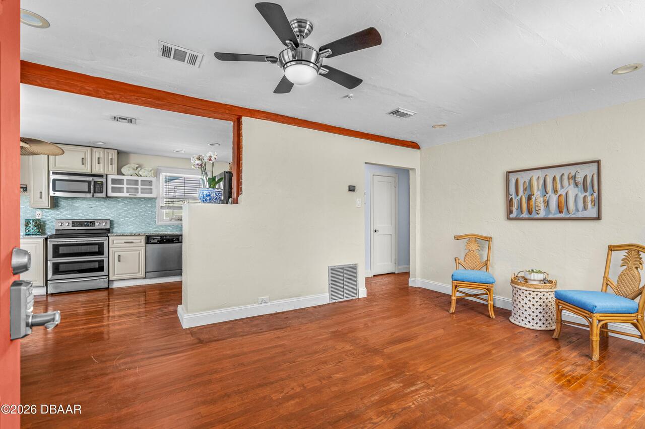 Listing Photo 8