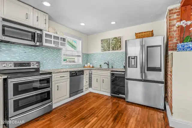Listing Photo 11
