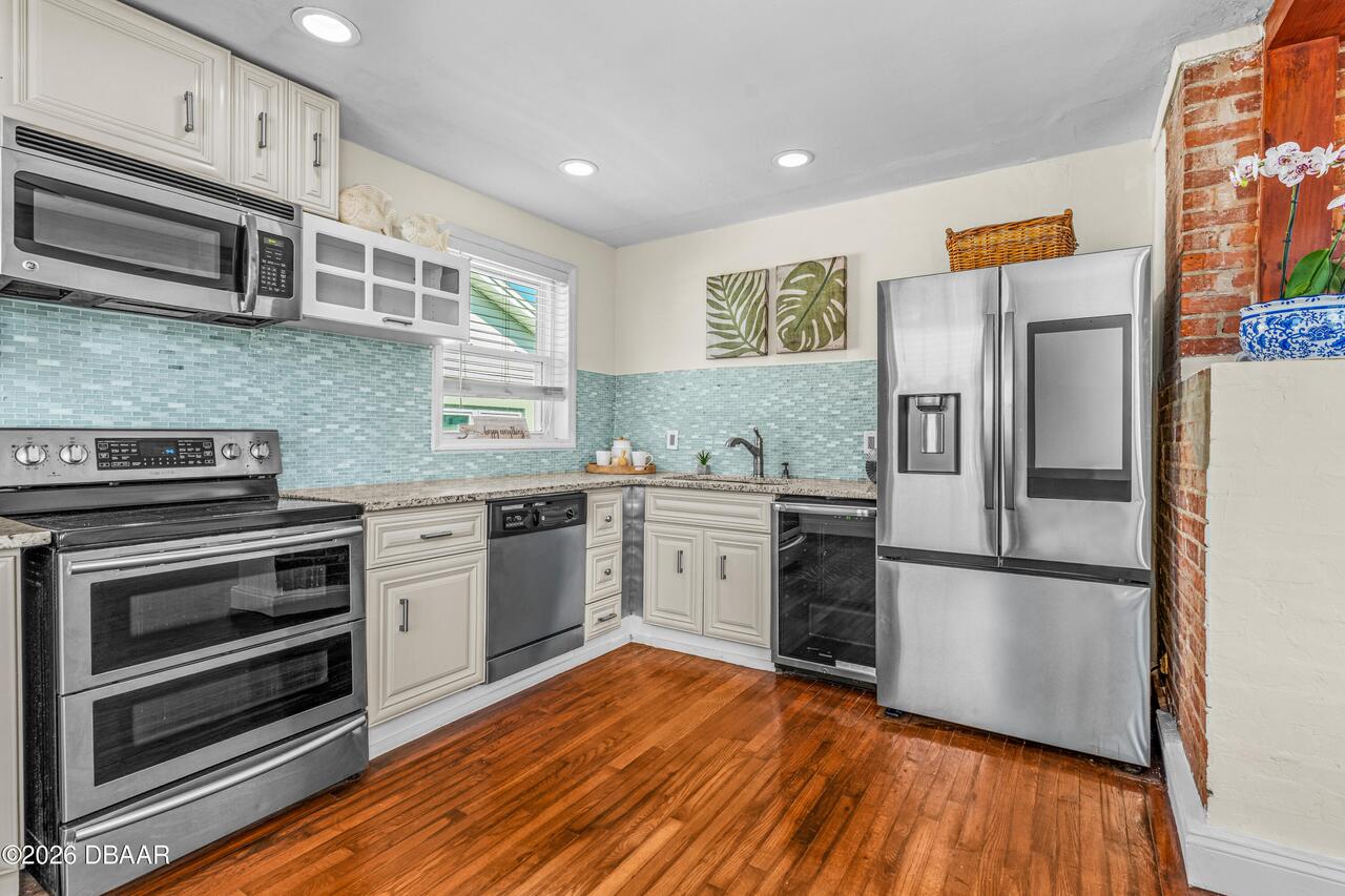 Listing Photo 11