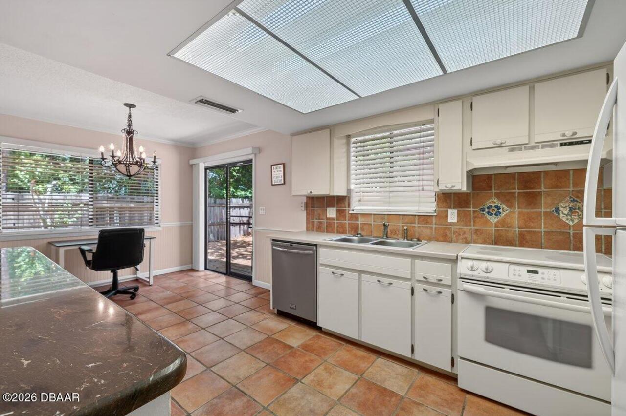 Listing Photo 11