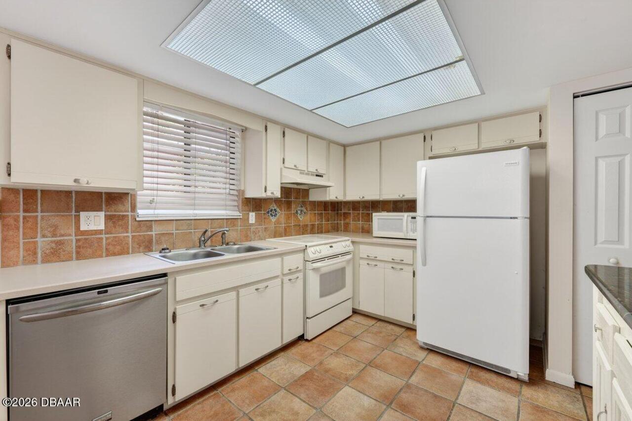 Listing Photo 12