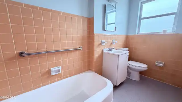 Listing Photo 11