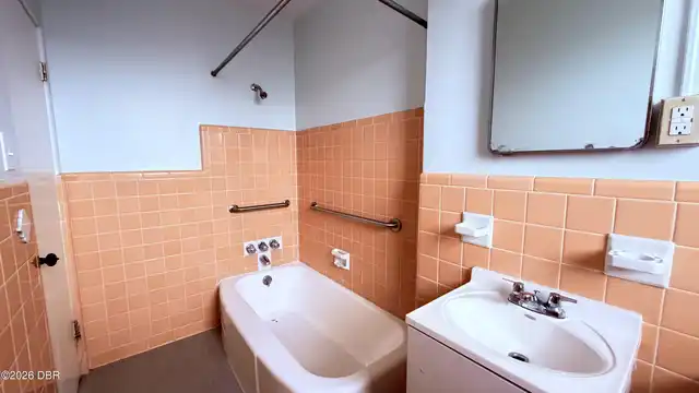 Listing Photo 12