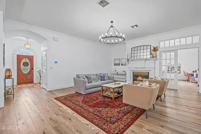 Listing Photo 11