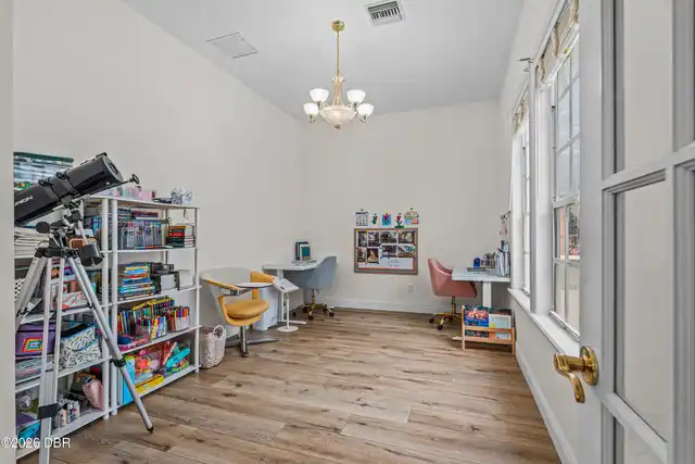 Listing Photo 12