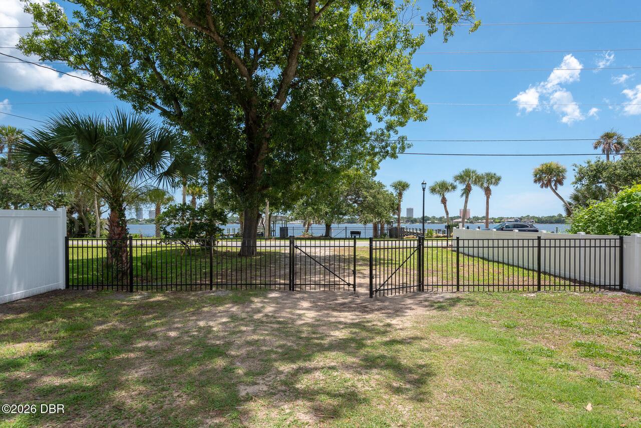 Listing Photo 12