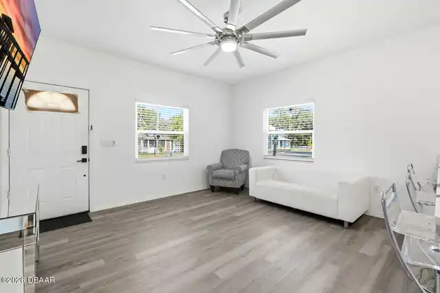 Listing Photo 6