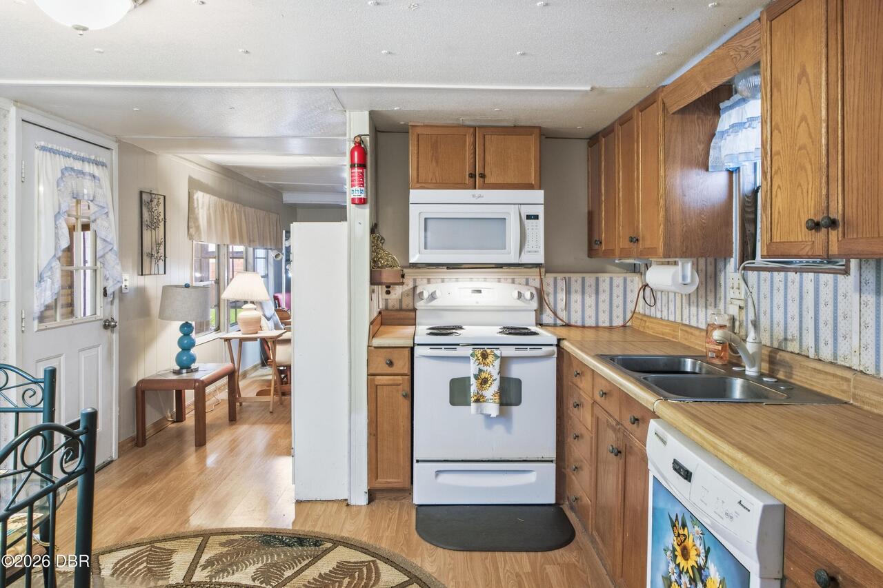 Listing Photo 9