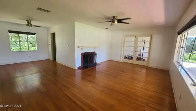 Listing Photo 12