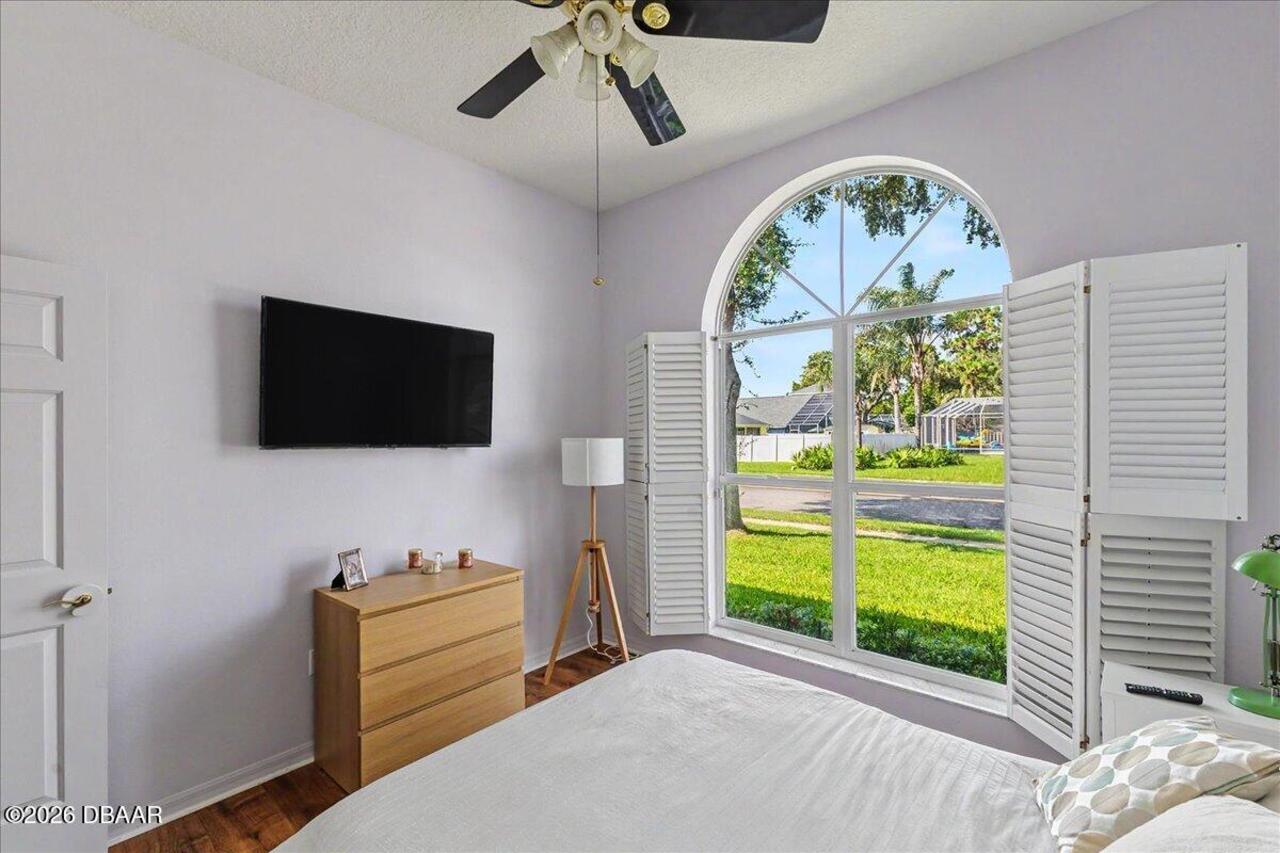 Listing Photo 12