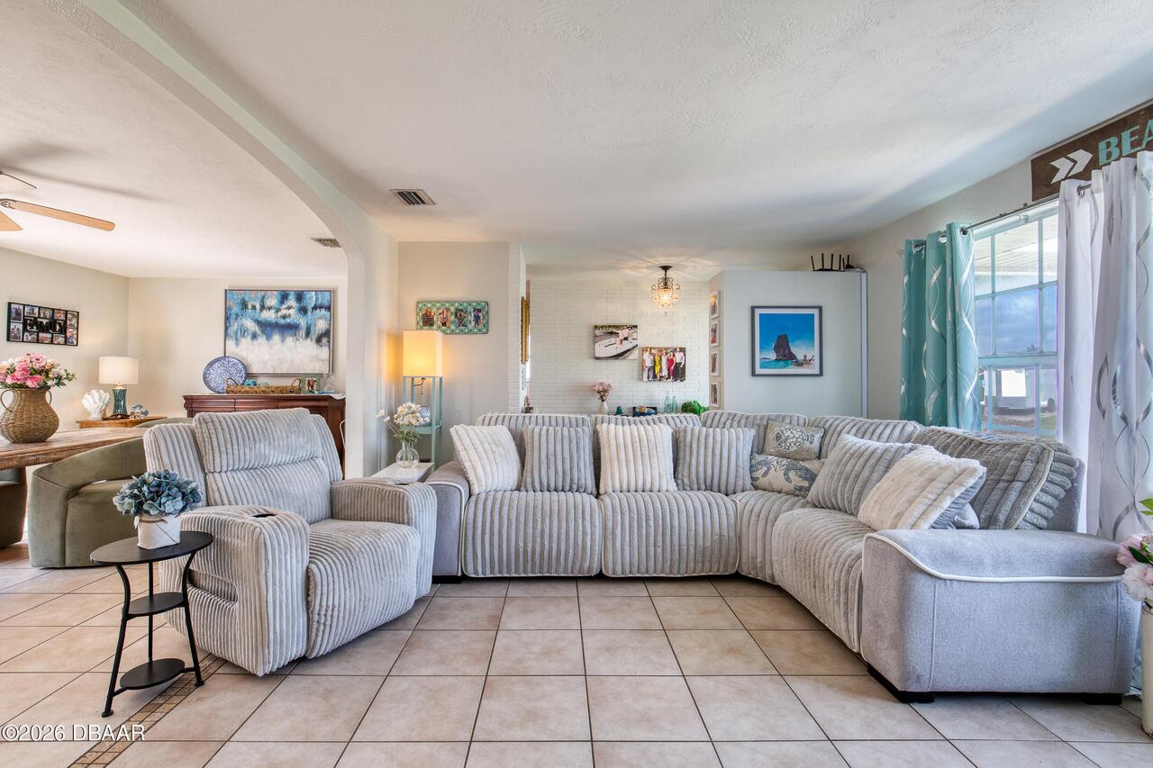 Listing Photo 11