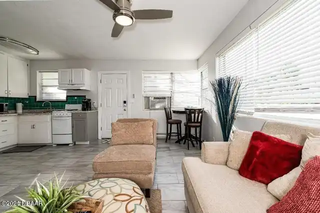 Listing Photo 9