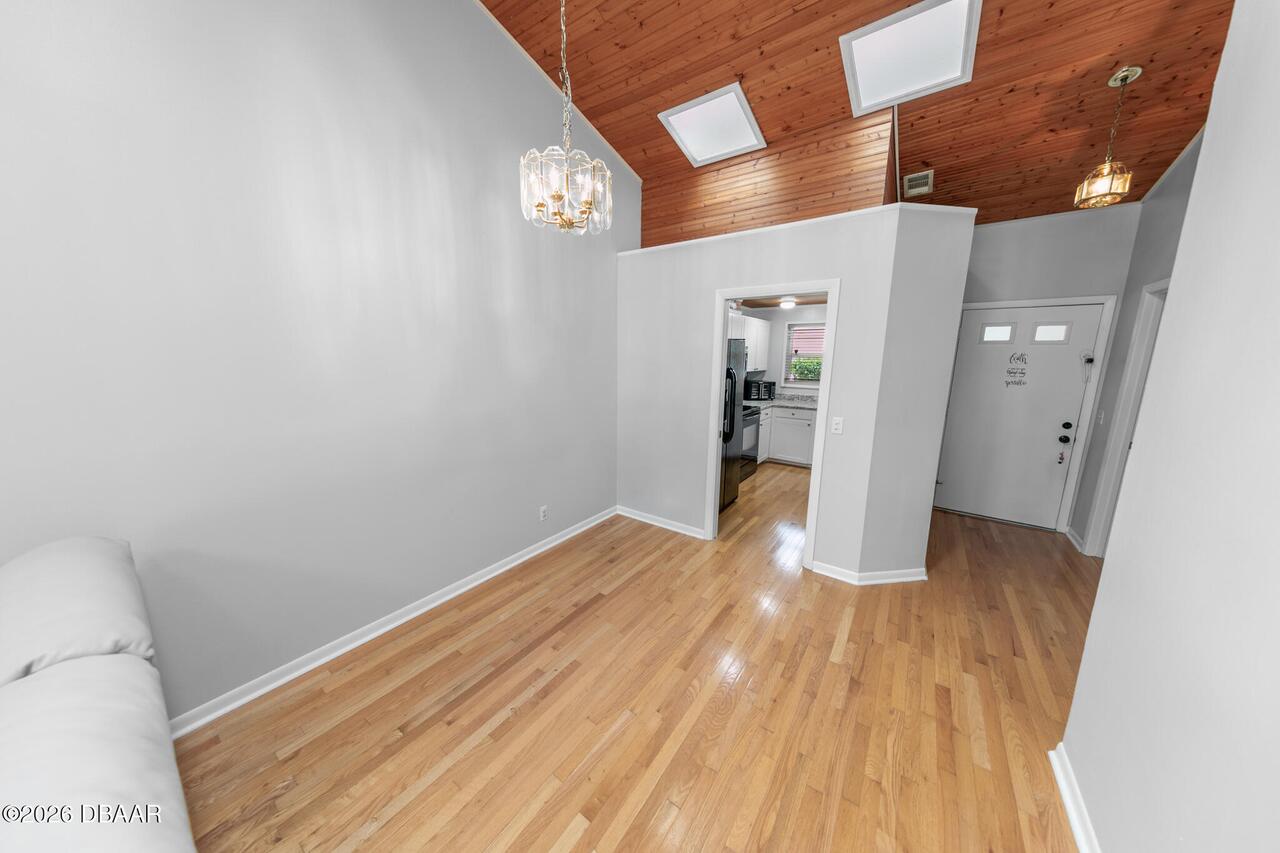 Listing Photo 9
