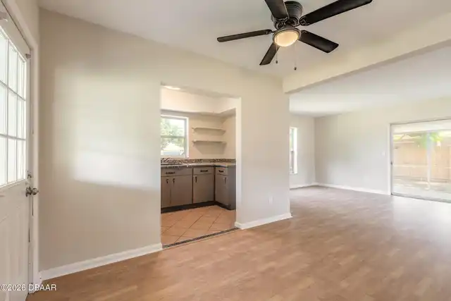 Listing Photo 11