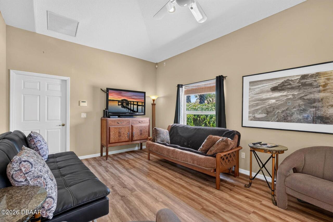 Listing Photo 7