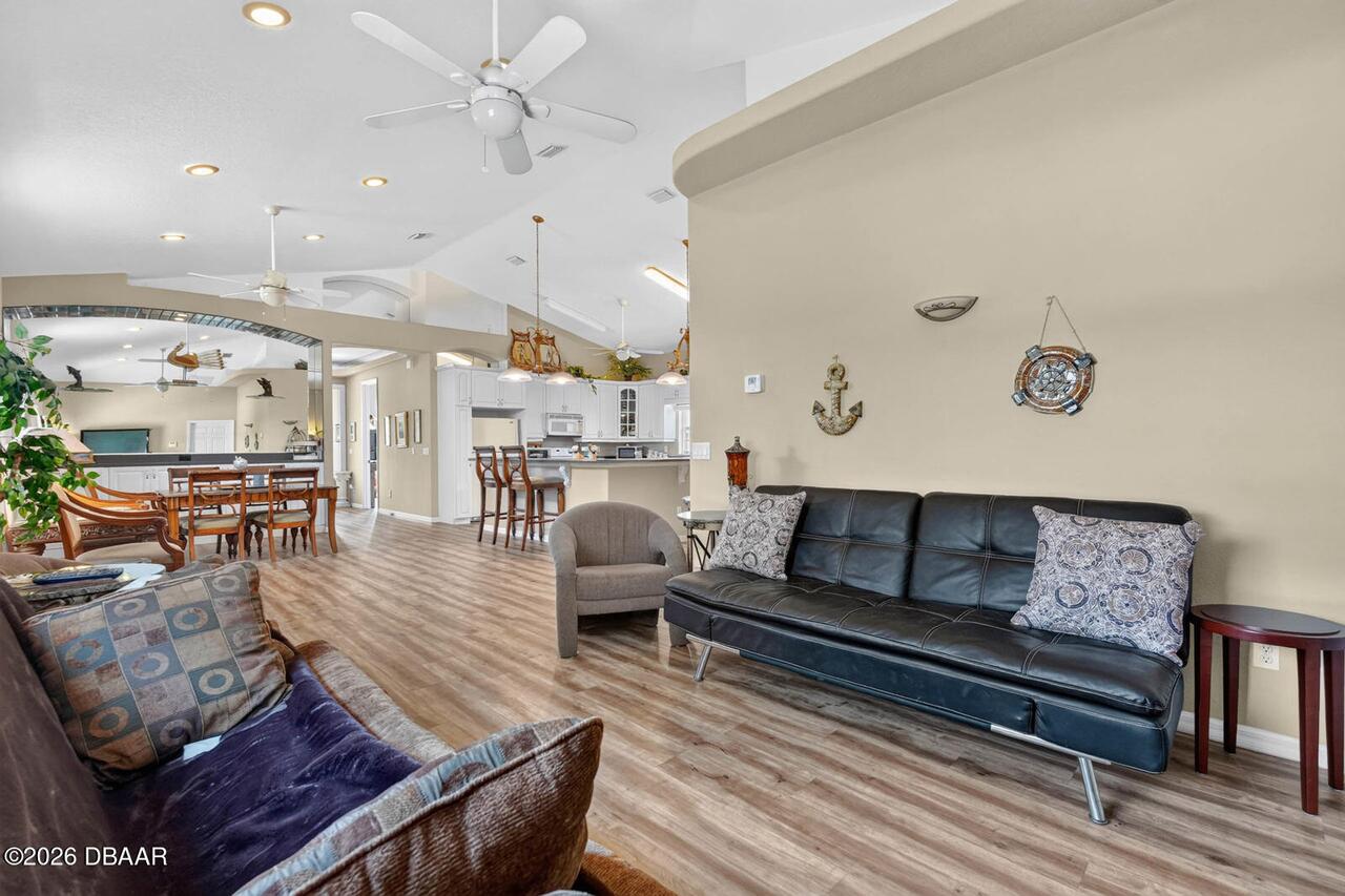Listing Photo 9
