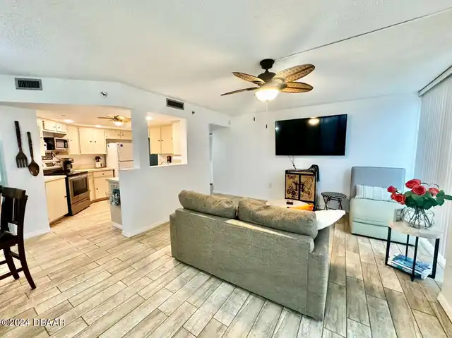 Listing Photo 12