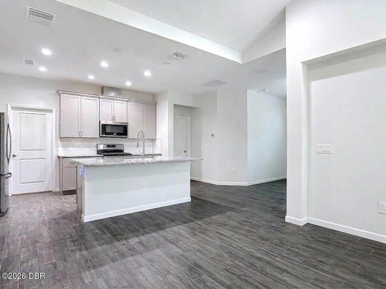 Listing Photo 8